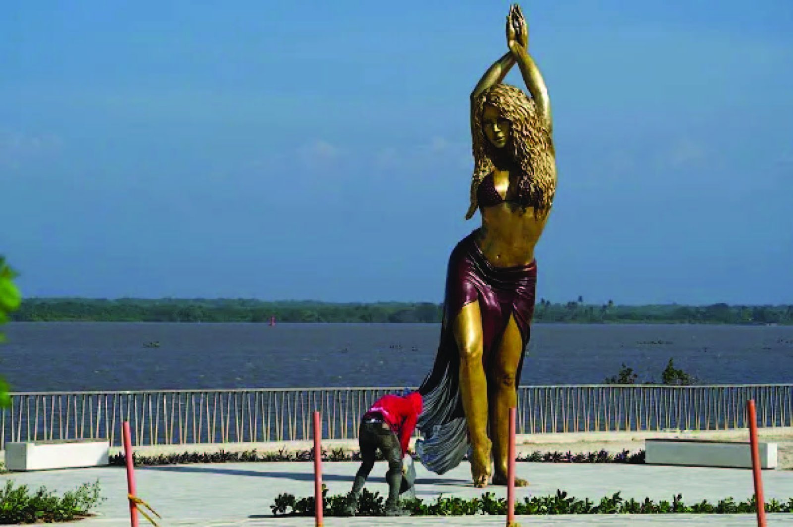 शकीरा को कोलंबिया में उनके गृहनगर में 21.3 फीट ऊंची प्रतिमा से सम्मानित किया गया